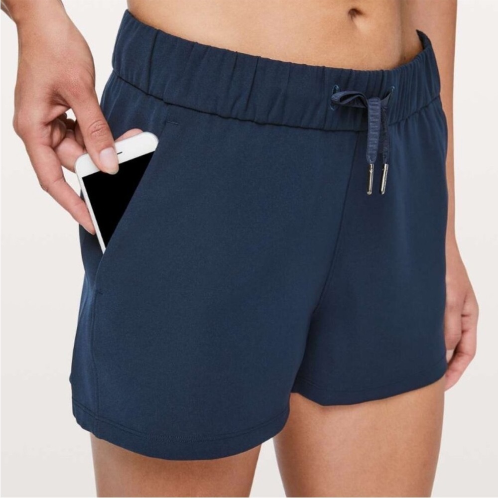 Lululemon On The Fly Shorts Woven 2.5" True Navy Blue 12